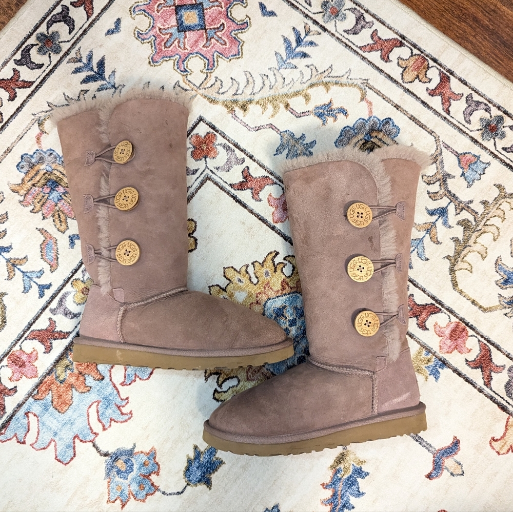 UGG Baily Button Triplet Boots Genuine Leather and Sheepskin Mauve Purple - Picture 5 of 15